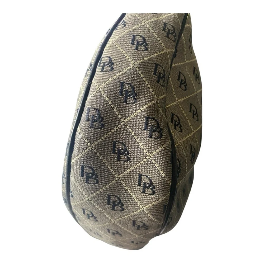 DOONEY & BOURKE-SIGNATURE CANVAS HOBO BAG-K6373964